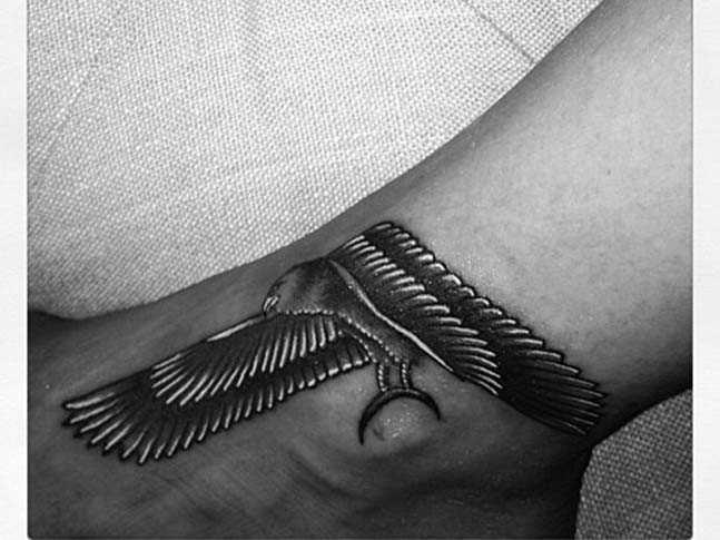 rihannafalcontattoo2.jpg