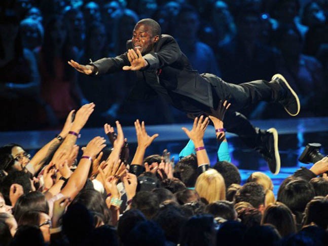 crowd-surfingkevin_hart_getty151484418.jpg